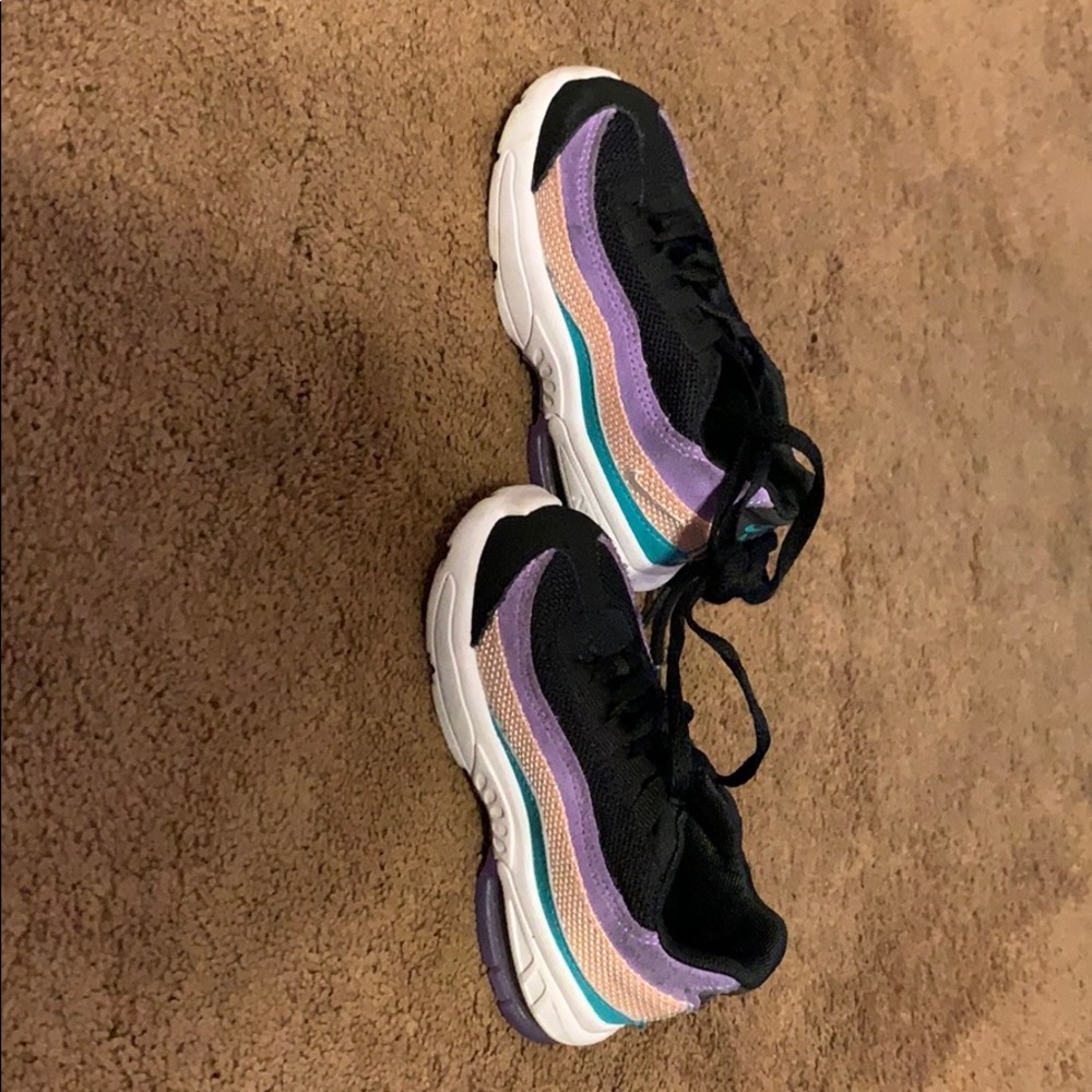 Sneakers - Picture 3 of 4